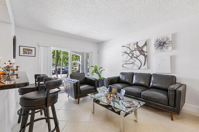 9625 NW 1st Court 11-101, Pembroke Pines, FL 33024