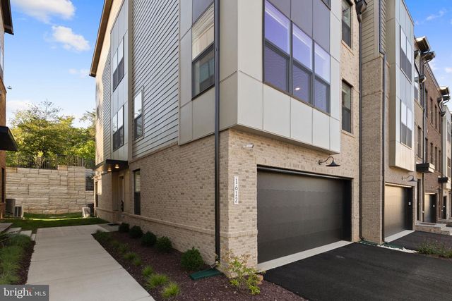 1612 FELLOWSHIP SQ, Reston, VA 20190