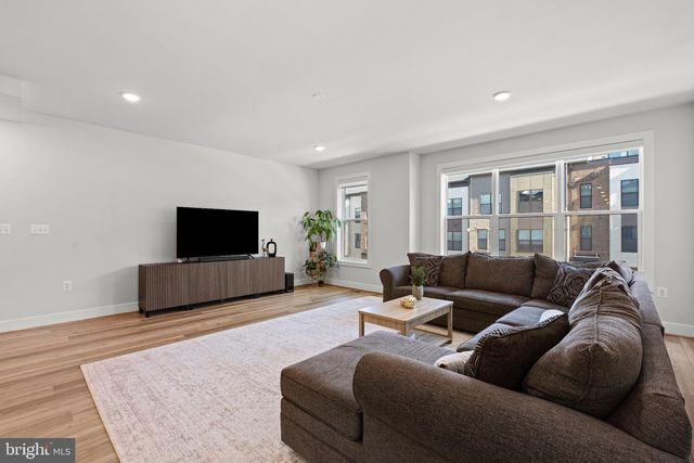 1612 FELLOWSHIP SQ, Reston, VA 20190