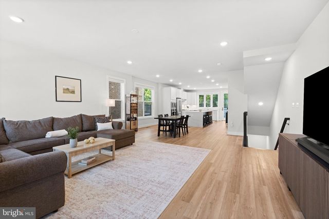 1612 FELLOWSHIP SQ, Reston, VA 20190