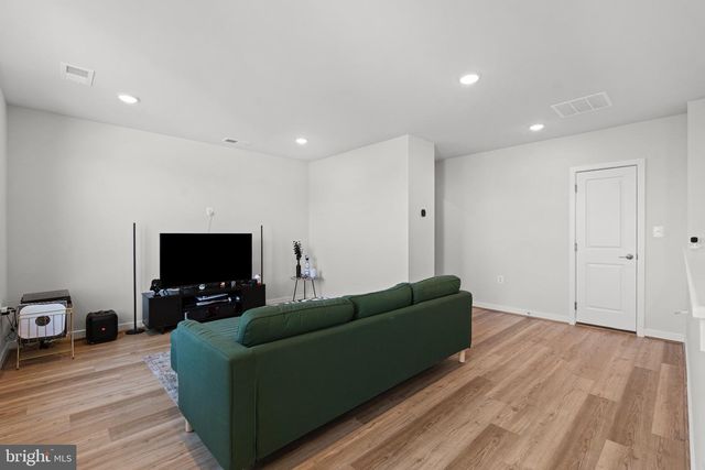 1612 FELLOWSHIP SQ, Reston, VA 20190
