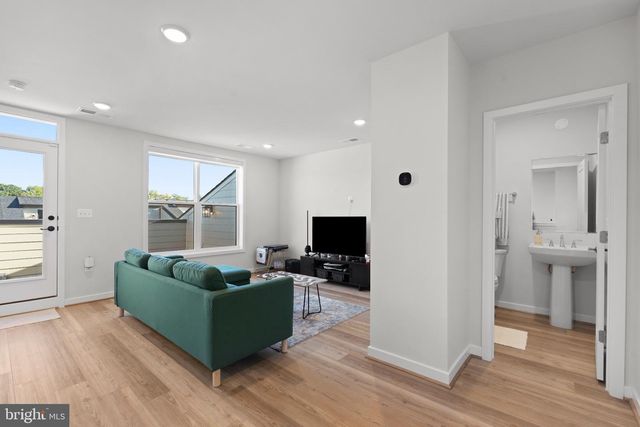 1612 FELLOWSHIP SQ, Reston, VA 20190