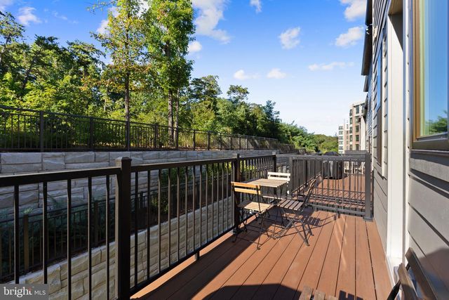 1612 FELLOWSHIP SQ, Reston, VA 20190
