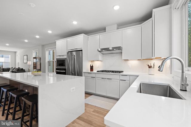 1612 FELLOWSHIP SQ, Reston, VA 20190