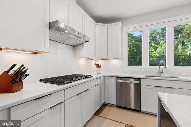 1612 FELLOWSHIP SQ, Reston, VA 20190