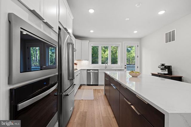 1612 FELLOWSHIP SQ, Reston, VA 20190