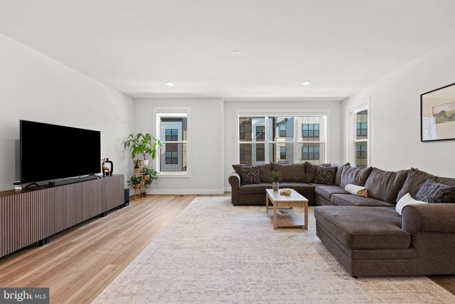 1612 FELLOWSHIP SQ, Reston, VA 20190
