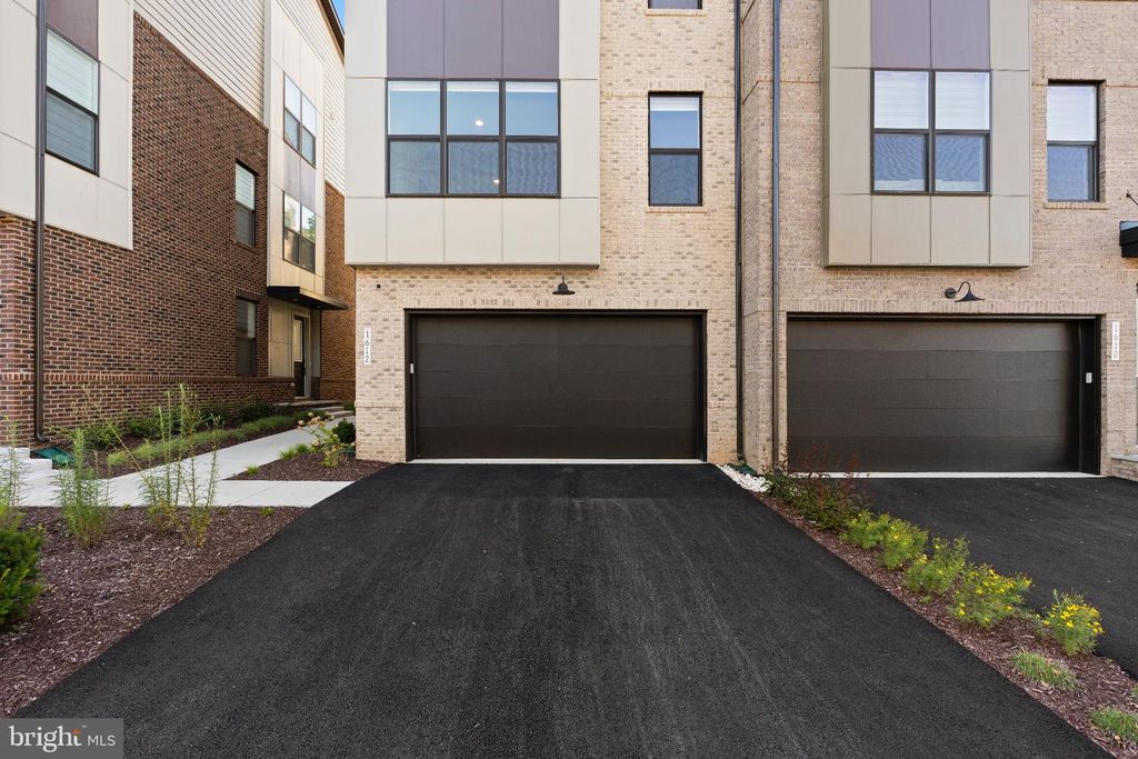 1612 FELLOWSHIP SQ, Reston, VA 20190