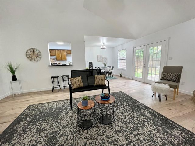 6201 Big Springs Drive, Arlington, TX 76001