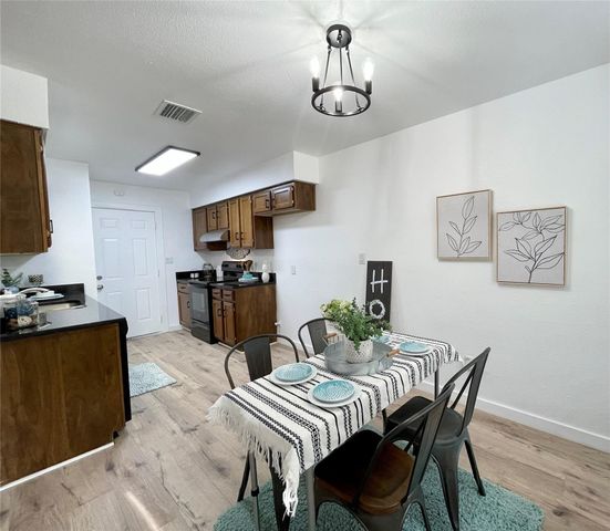 6201 Big Springs Drive, Arlington, TX 76001