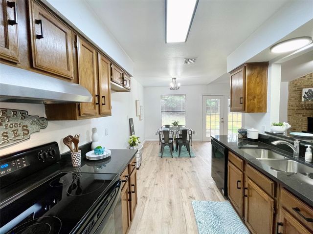 6201 Big Springs Drive, Arlington, TX 76001