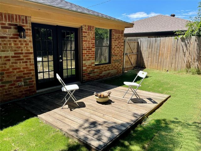 6201 Big Springs Drive, Arlington, TX 76001