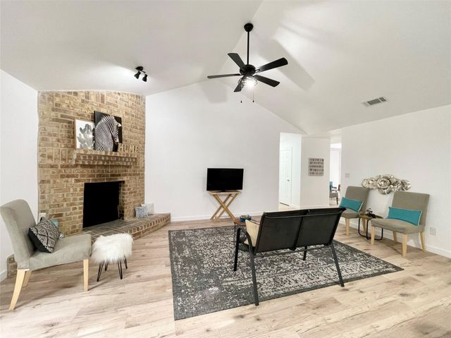 6201 Big Springs Drive, Arlington, TX 76001