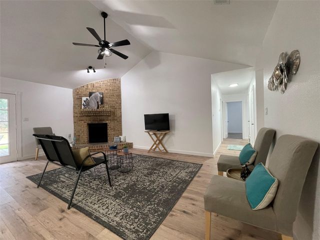 6201 Big Springs Drive, Arlington, TX 76001