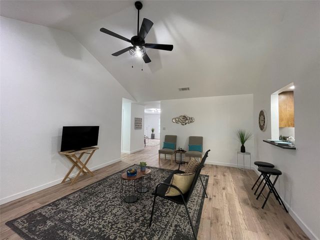 6201 Big Springs Drive, Arlington, TX 76001