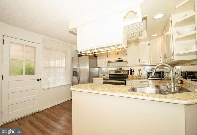 902 WOODLAWN AVE, Phoenixville, PA 19460