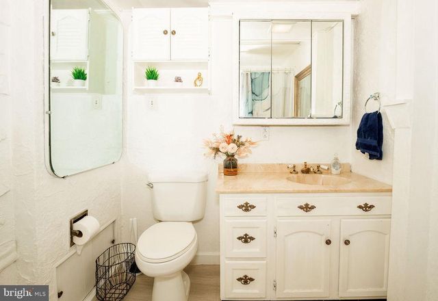 902 WOODLAWN AVE, Phoenixville, PA 19460