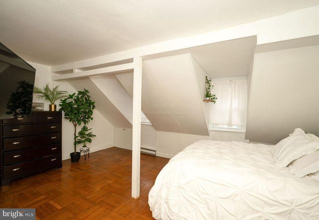 902 WOODLAWN AVE, Phoenixville, PA 19460