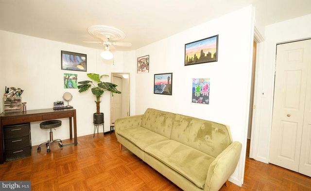 902 WOODLAWN AVE, Phoenixville, PA 19460