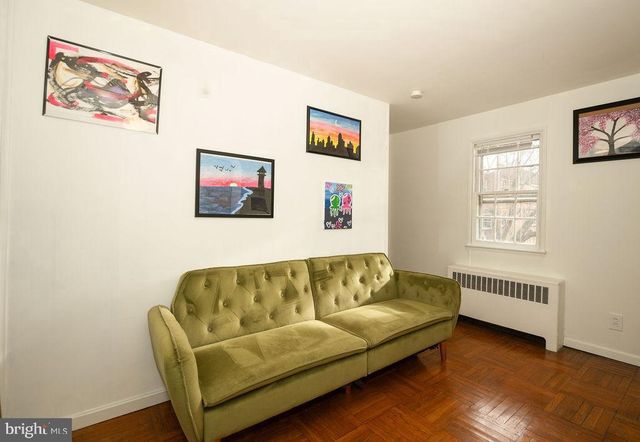 902 WOODLAWN AVE, Phoenixville, PA 19460