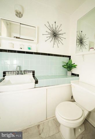 902 WOODLAWN AVE, Phoenixville, PA 19460