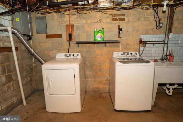 902 WOODLAWN AVE, Phoenixville, PA 19460