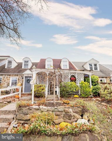 902 WOODLAWN AVE, Phoenixville, PA 19460