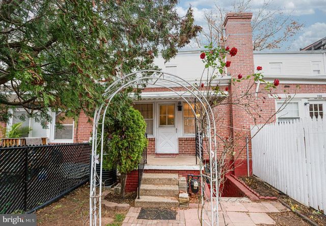 902 WOODLAWN AVE, Phoenixville, PA 19460