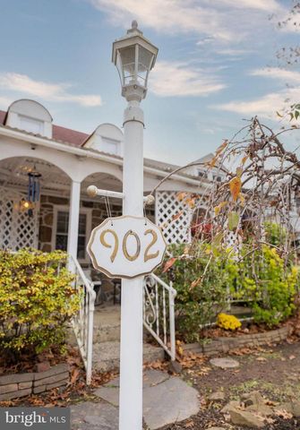 902 WOODLAWN AVE, Phoenixville, PA 19460