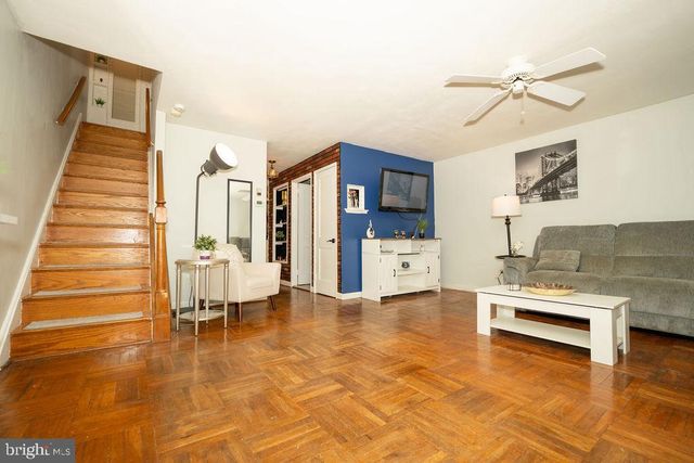 902 WOODLAWN AVE, Phoenixville, PA 19460