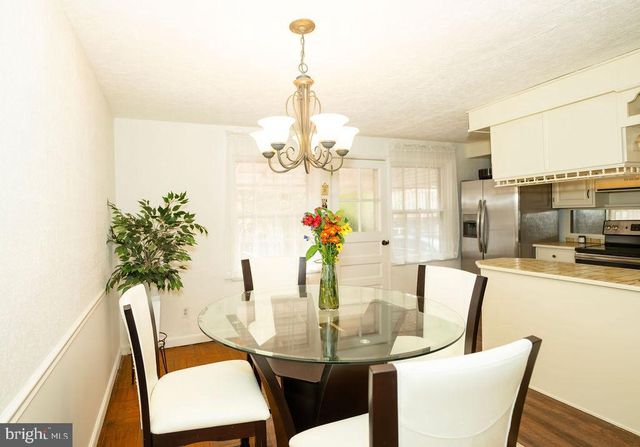 902 WOODLAWN AVE, Phoenixville, PA 19460