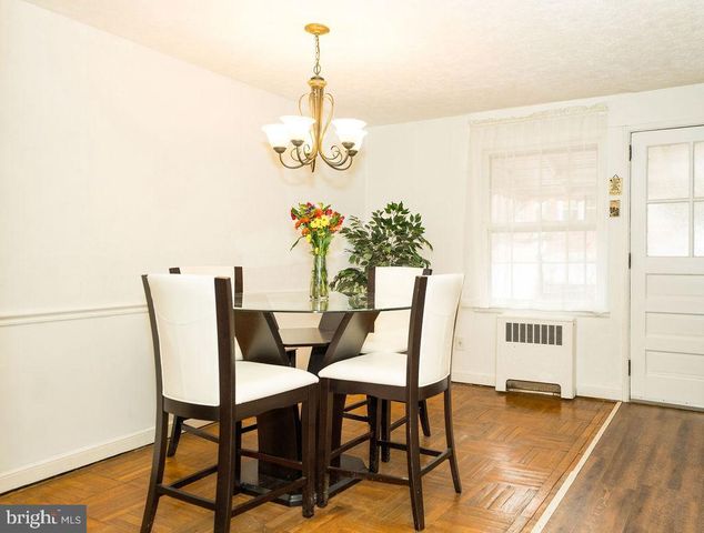 902 WOODLAWN AVE, Phoenixville, PA 19460