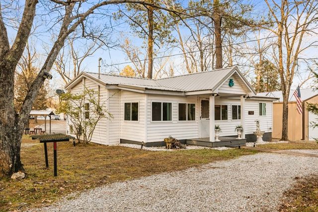 62 Foster Dr, Camden, TN 38320