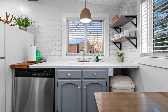 62 Foster Dr, Camden, TN 38320