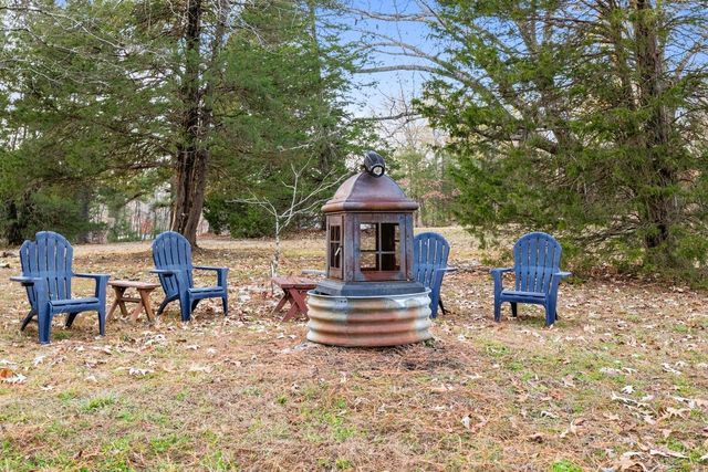 62 Foster Dr, Camden, TN 38320