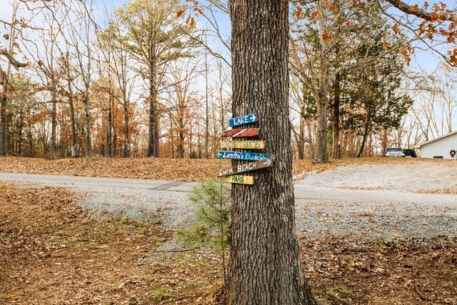 62 Foster Dr, Camden, TN 38320