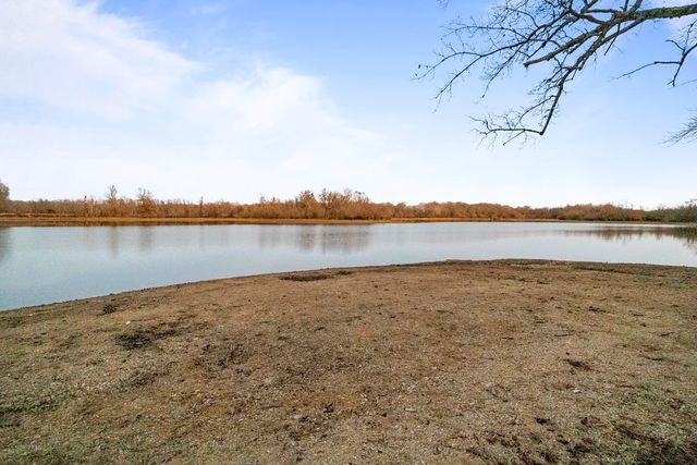 62 Foster Dr, Camden, TN 38320