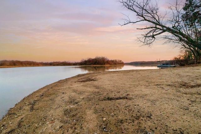 62 Foster Dr, Camden, TN 38320