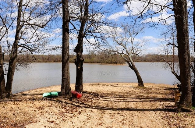 62 Foster Dr, Camden, TN 38320