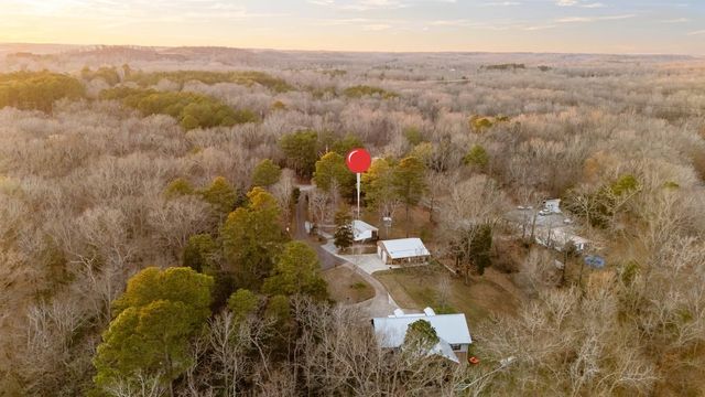 62 Foster Dr, Camden, TN 38320