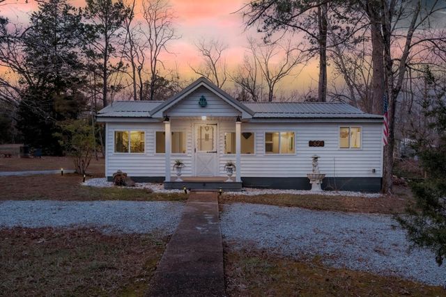 62 Foster Dr, Camden, TN 38320