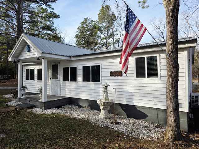 62 Foster Dr, Camden, TN 38320