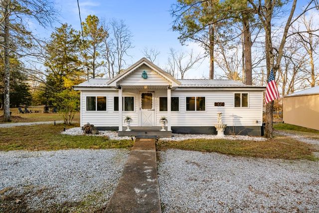 62 Foster Dr, Camden, TN 38320