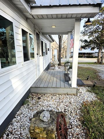 62 Foster Dr, Camden, TN 38320