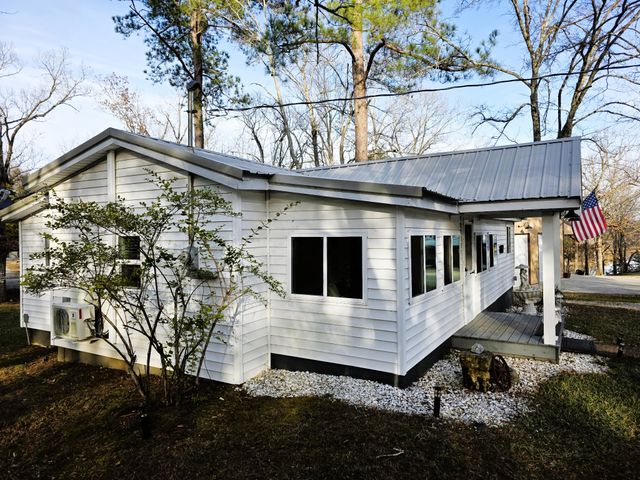 62 Foster Dr, Camden, TN 38320