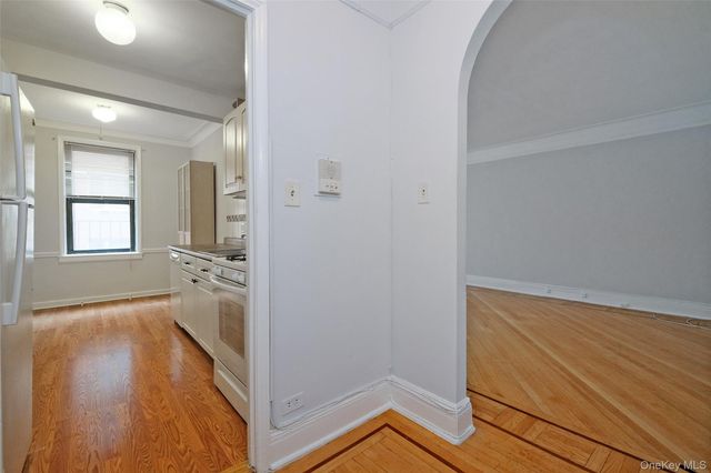 1 Broad Parkway 4L, White Plains, NY 10601
