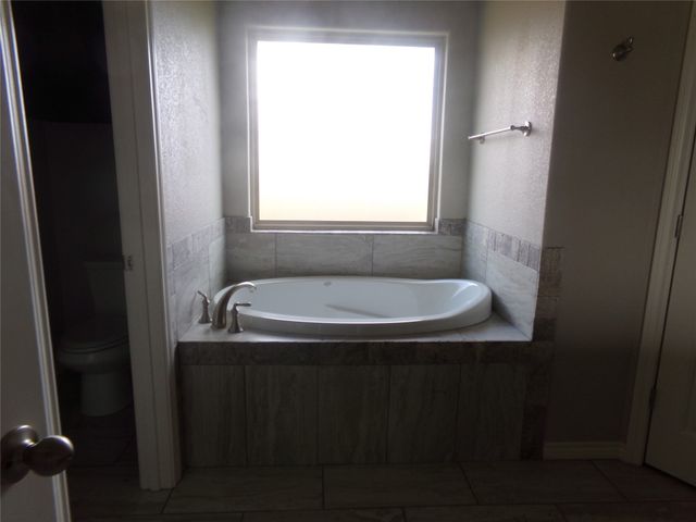 811 Acadia Court, Tolar, TX 76476