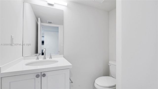 555 NE 34th St 2708, Miami, FL 33137
