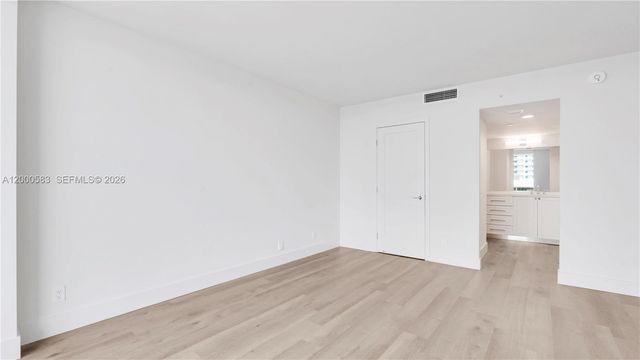 555 NE 34th St 2708, Miami, FL 33137