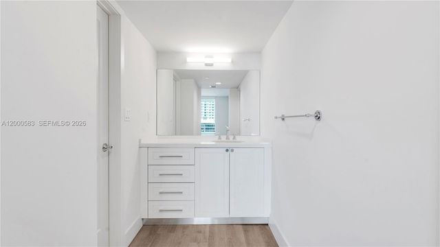 555 NE 34th St 2708, Miami, FL 33137